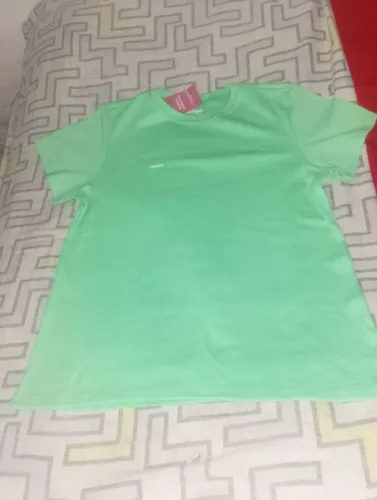 Blusas e camisetas