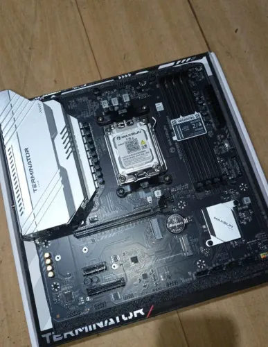 PLACA MÃE B650M TERMINATOR WI-FI + RYZEN 9 7900X + 1X16 5600MHZ 