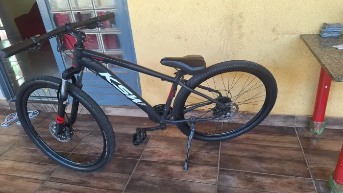 Bike Ksw quadro 15 , freio hidráulico , câmbio Shimano ,pneus levorim em ótimo estado !