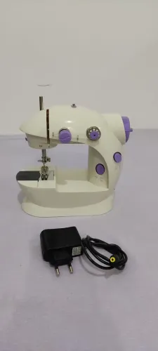 Mini máquina de costura