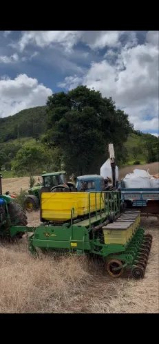 PLANTADEIRA JONH DEERE 9 linhas de 50 cm