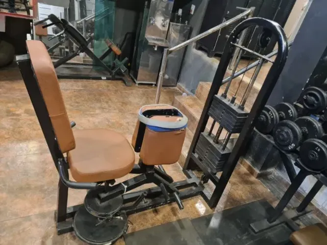 Cadeira adultora/glúteo máquina