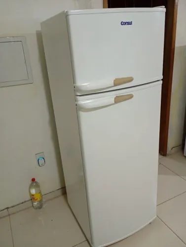Geladeira Consul Biplex Gela super bem. Entrego