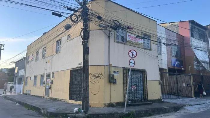 RENDA CERTA EM RECEBIMENTO DE ALUGUEL - NO MELHOR DO MONTESE - Esquina Comercial Mais 3 Ap