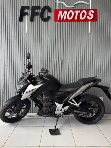 CB300F ano 2026 zero km faço financiamento
