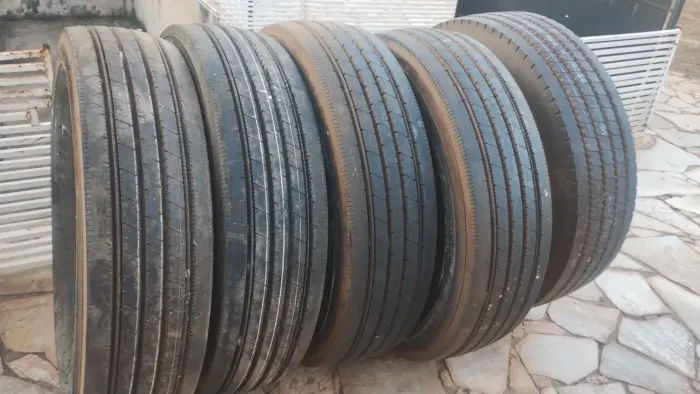 Pneus 295/80/22.5