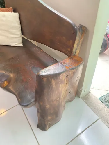 Banco em madeira pura
