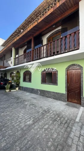 Casa Duplex Toda Modernizada em Condomínio Fechado com 02 Quartos em Vila Valqueire