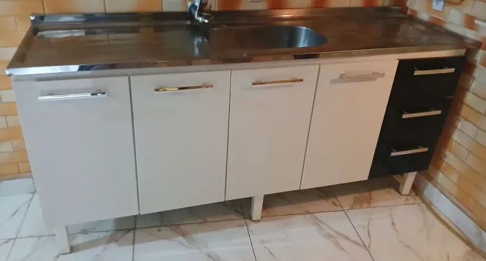 Vendo balcão de aço e pia em inox