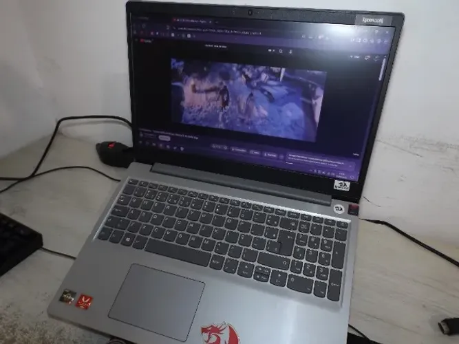 Lenovo S145 Ryzen 5 Vega 8. 8gb RAM HD1 TB
