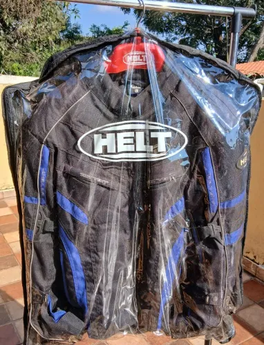 Vende-se jaqueta Helt em ótimo estado. 