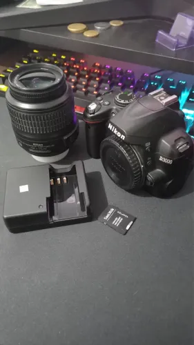 Câmera nikon d3000 com lente e acessórios!!!