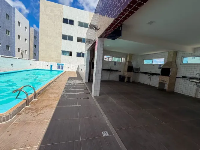 Vende-se apartamento usado térreo em Paratibe com área de lazer