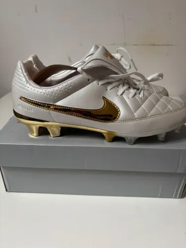 Chuteira Nike Legend R10 Branca TAM 40