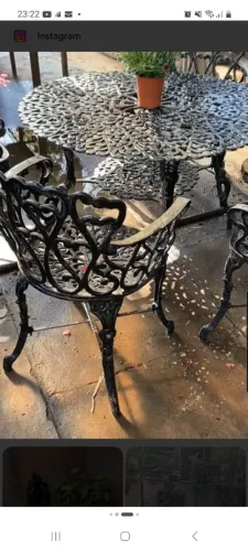 Vendo mesa e cadeiras ferro fundido 