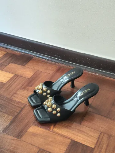 Tamanco preto Arezzo 