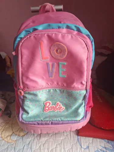 Mochila de rodinhas da Barbie love