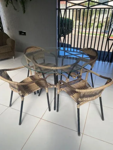 Mesa com 4 cadeiras