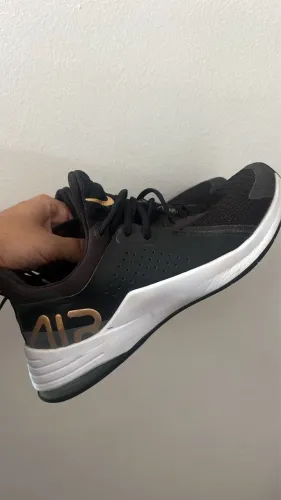 Nike Air Max Bella TR 2 - Feminino - Preto e Dourado