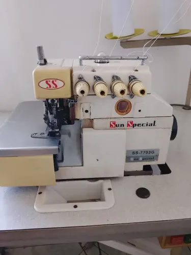 Vendo máquina overloque 4 fio