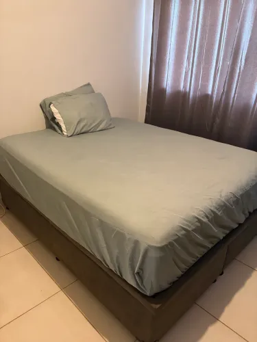 ? VENDE-SE CAMA QUEEN COM BASE BAÚ