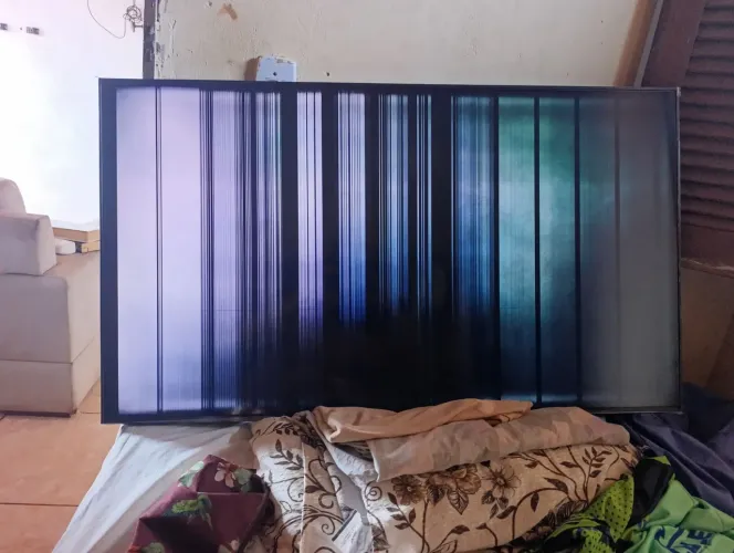 Vendo controle e smartv LG para retirada de peça/conserto e controle remoto original