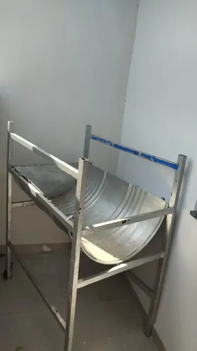 Churrasqueira com grelha e espetos