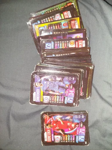 Vende-se 59 cartas da Champions league