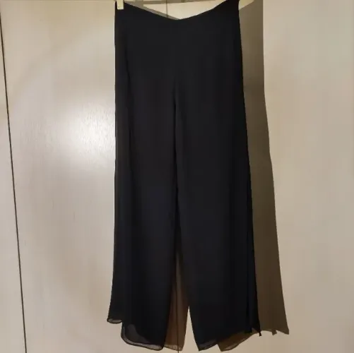 Calça pantalona preta com abertura lateral Gregory