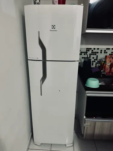 Geladeira Eletrolux 260lt