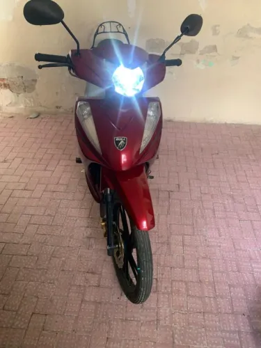 Vendo bull 50cc 2025 com 5 mil km rodados valor 12 mil avista moto muito nova com alarme