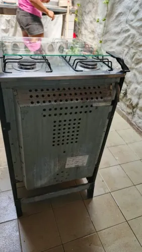 Vendo furgão 4 bocas semi novo