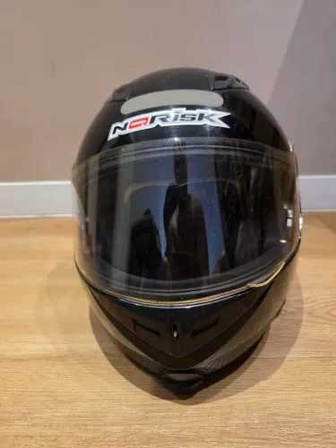 Capacete escamoteável com viseira solar NO RISK
