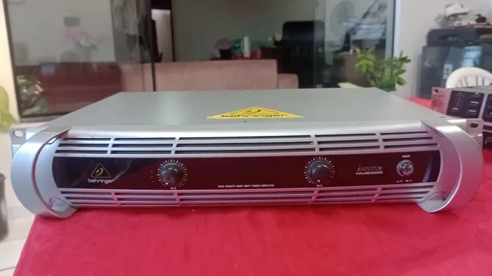 Só Amplificador 1.700 Behringer inuke nu 6000 - dois equalizador
