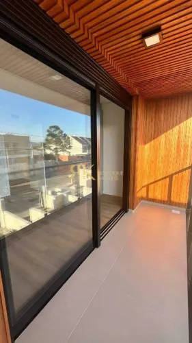Casa nova localizada em rua larga e de fácil acesso ao comercio local. Localização Privile