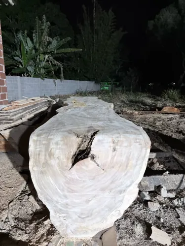 Mesa rústica cascata
