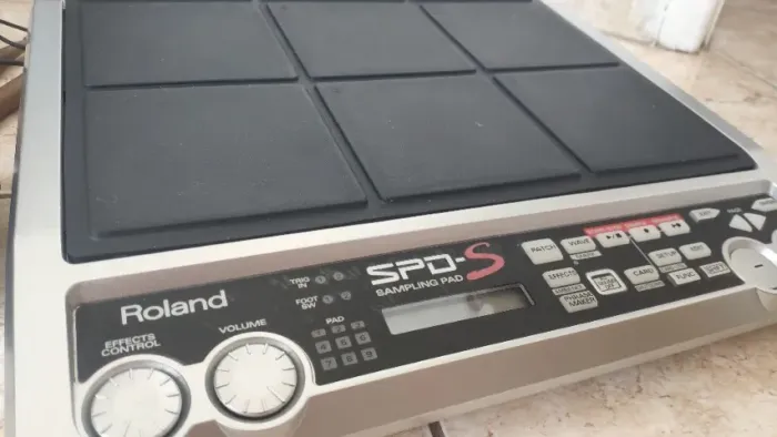SPD-S Sampling Pad - Roland + Case de madeira + cartão memória 512MB