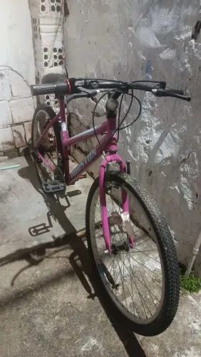 Bicicleta Houston aro 26 semi nova pouco tempo de uso.