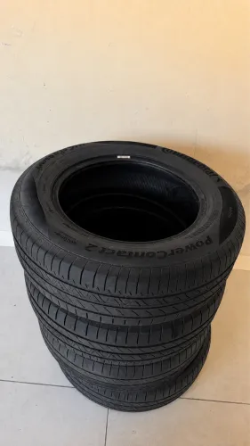 Vendo Pneus 195/65R15 continental