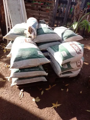 Vendo terra adubada muito boa pra suas plantas ou sua pequena horta só 30 reais cada saco 