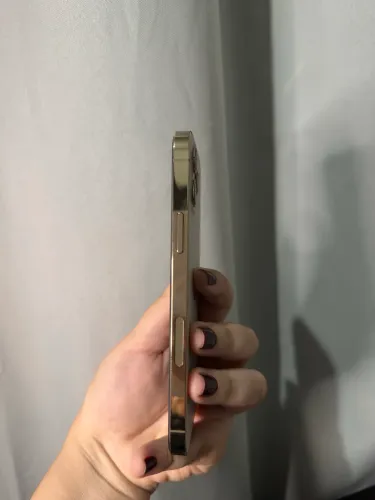 iPhone 12 Pro Dourado