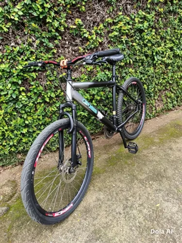 Bicicleta aro 27 de alumínio freios adisco e tal
