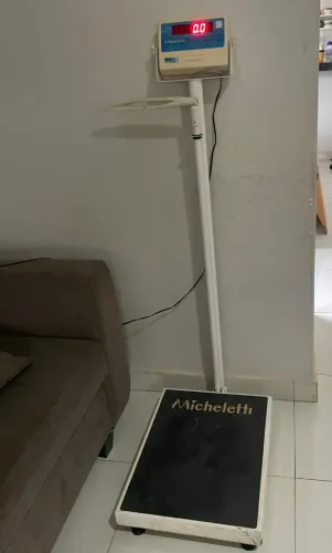Balança Antropométrica Micheletti Modelo MIC 200 PPA - Branco 127/220v