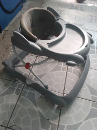 Cadeira para alimentação e Andador infantil