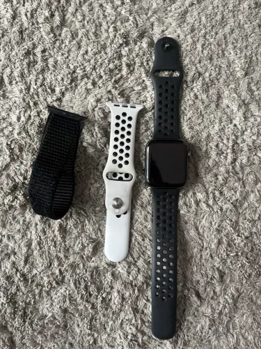 Vendo Apple Watch 6 com cabo para carregar e 2 pulseiras