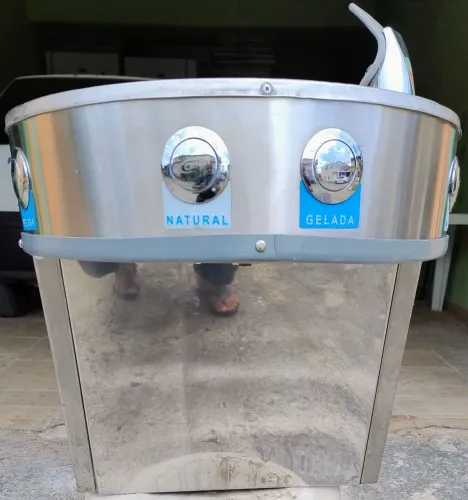 Bebedouro de inox de parede