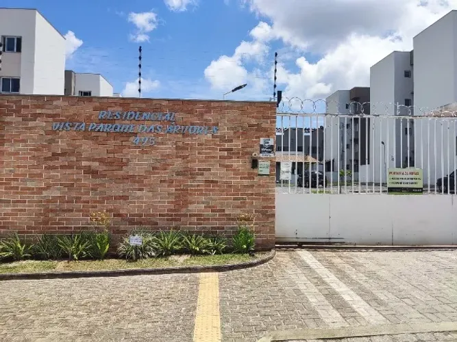Alugo apto no Res Vista Parque das Árvores: 2 quartos, 1 suíte, Varanda, WC social, Sala