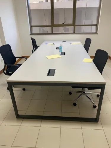 Vendo mesa com cadeiras por 790 reais