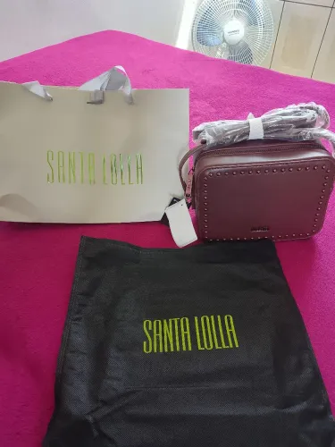 Bolsa nova de grife Santa Lolla ? pra vender logo/ 250/ reais ela custa ×500× na loja%