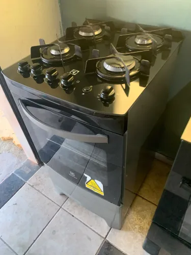 Vendo esse fogão semi novo Electrolux mesa de vidro